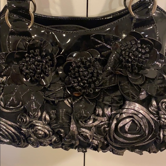 Sassy Floral Handbag - Picture 2 of 4